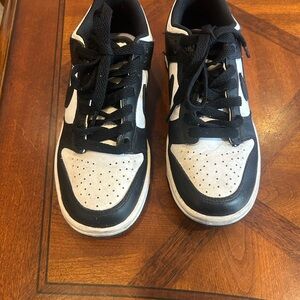 Nike Dunk Low Pandas Kids Sneakers Black and White color shine 3.5 Big kids
